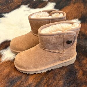 UGG Kids Tan, button snap side, size 12 unisex. BRAND NEW